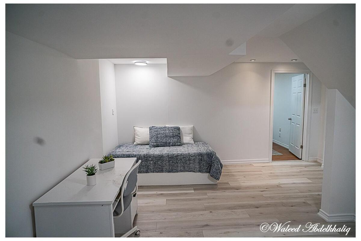 Sunroom House - 4 Bedrooms มิสซิสซอกา ภายนอก รูปภาพ